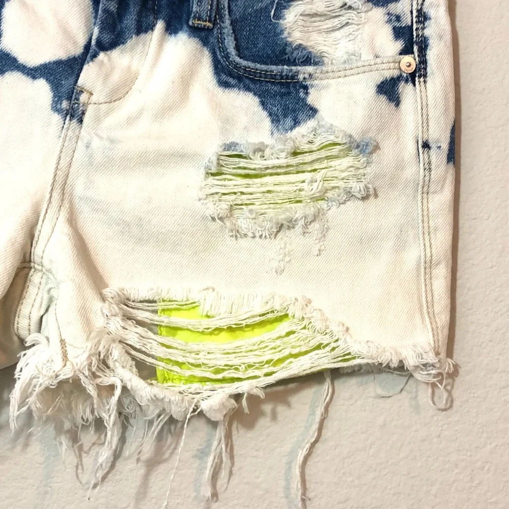 \Blank NYC\• The Essex Classic Cutoff Shorts